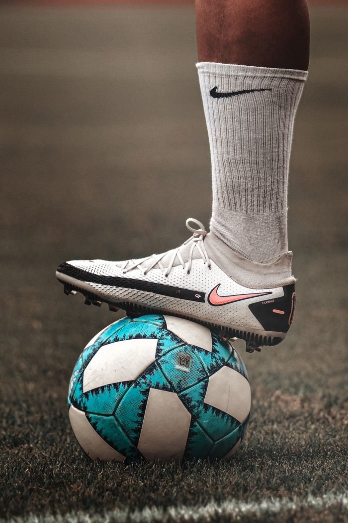 Mastering the First Impression: Your intriguing post title goes here A person in sportswear balancing a blue soccer ball on grassy field.